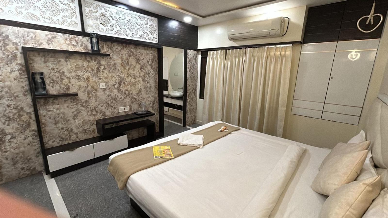 Hotel Empire Ujjain Dış mekan fotoğraf