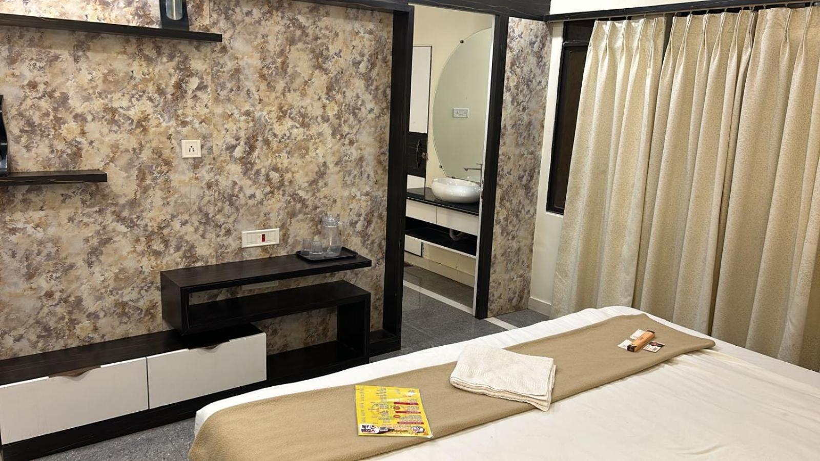 Hotel Empire Ujjain Dış mekan fotoğraf