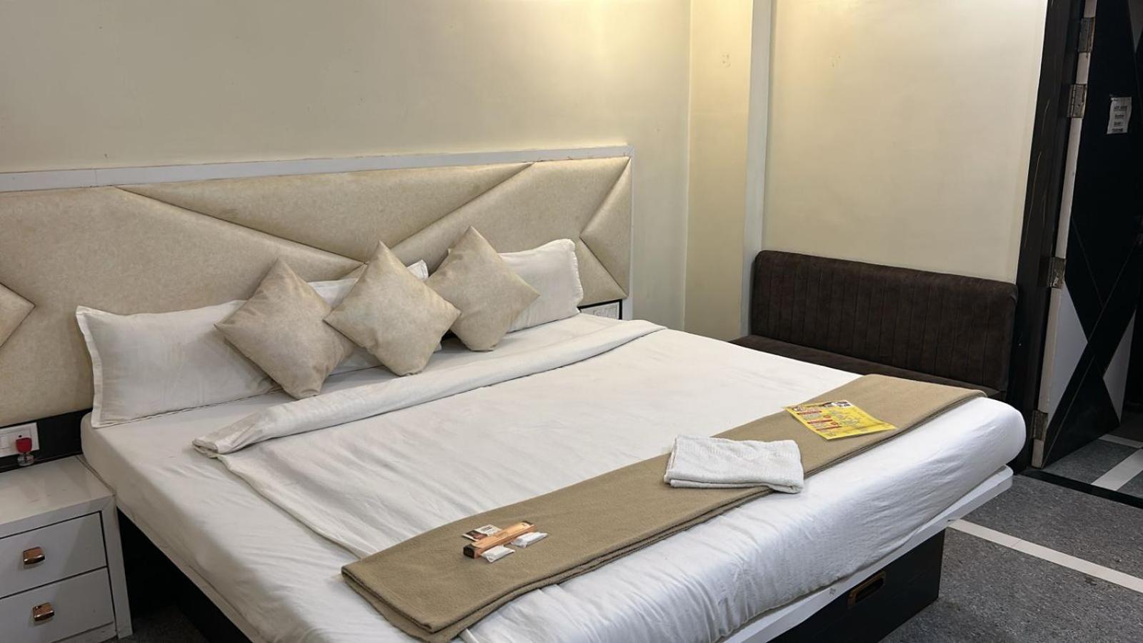 Hotel Empire Ujjain Dış mekan fotoğraf