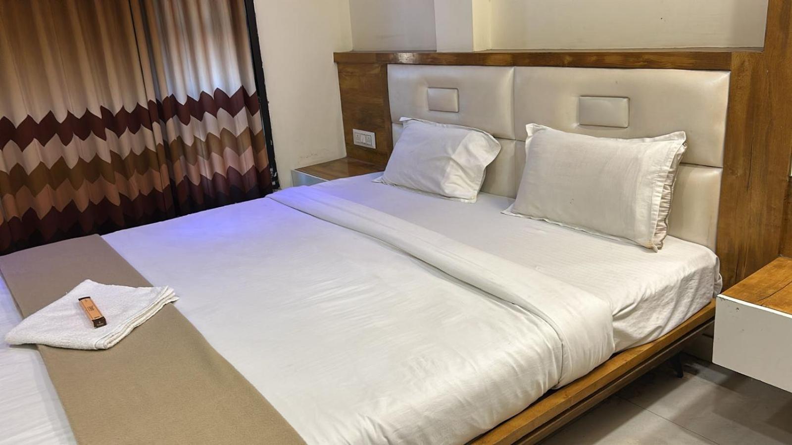 Hotel Empire Ujjain Dış mekan fotoğraf
