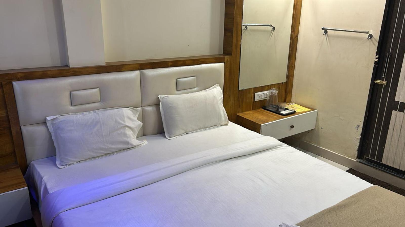 Hotel Empire Ujjain Dış mekan fotoğraf