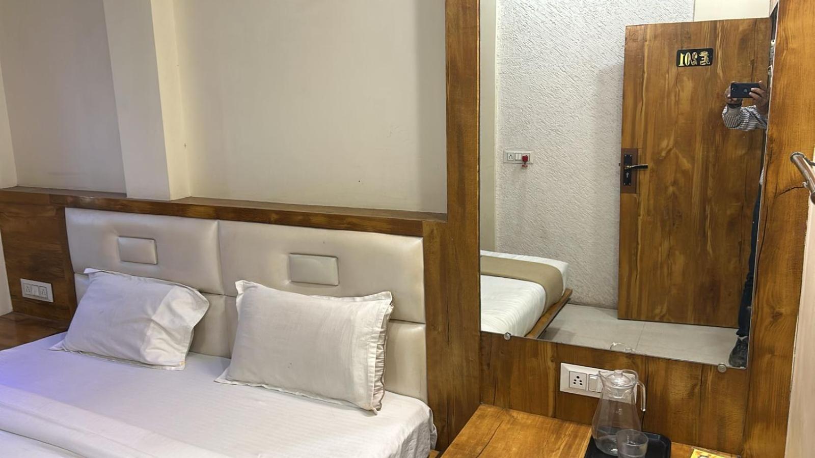 Hotel Empire Ujjain Dış mekan fotoğraf