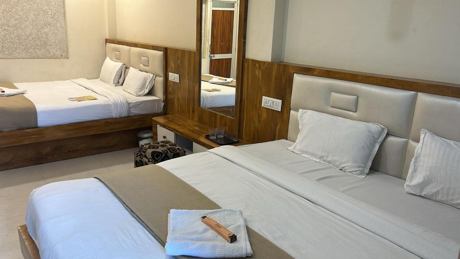Hotel Empire Ujjain Dış mekan fotoğraf