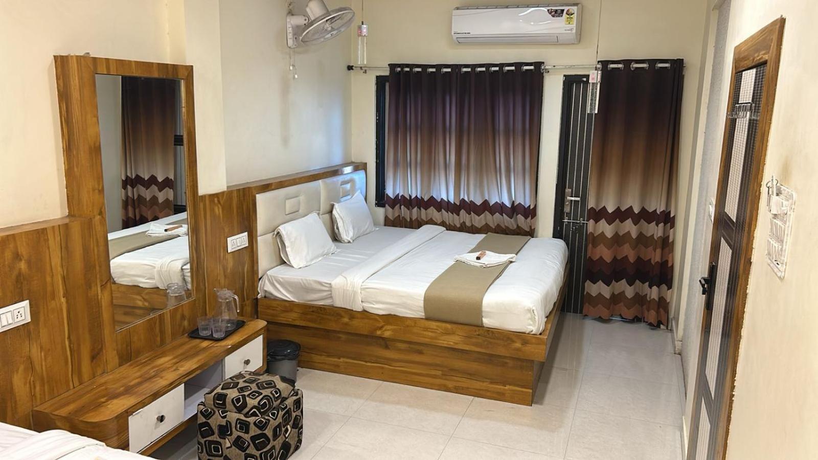 Hotel Empire Ujjain Dış mekan fotoğraf