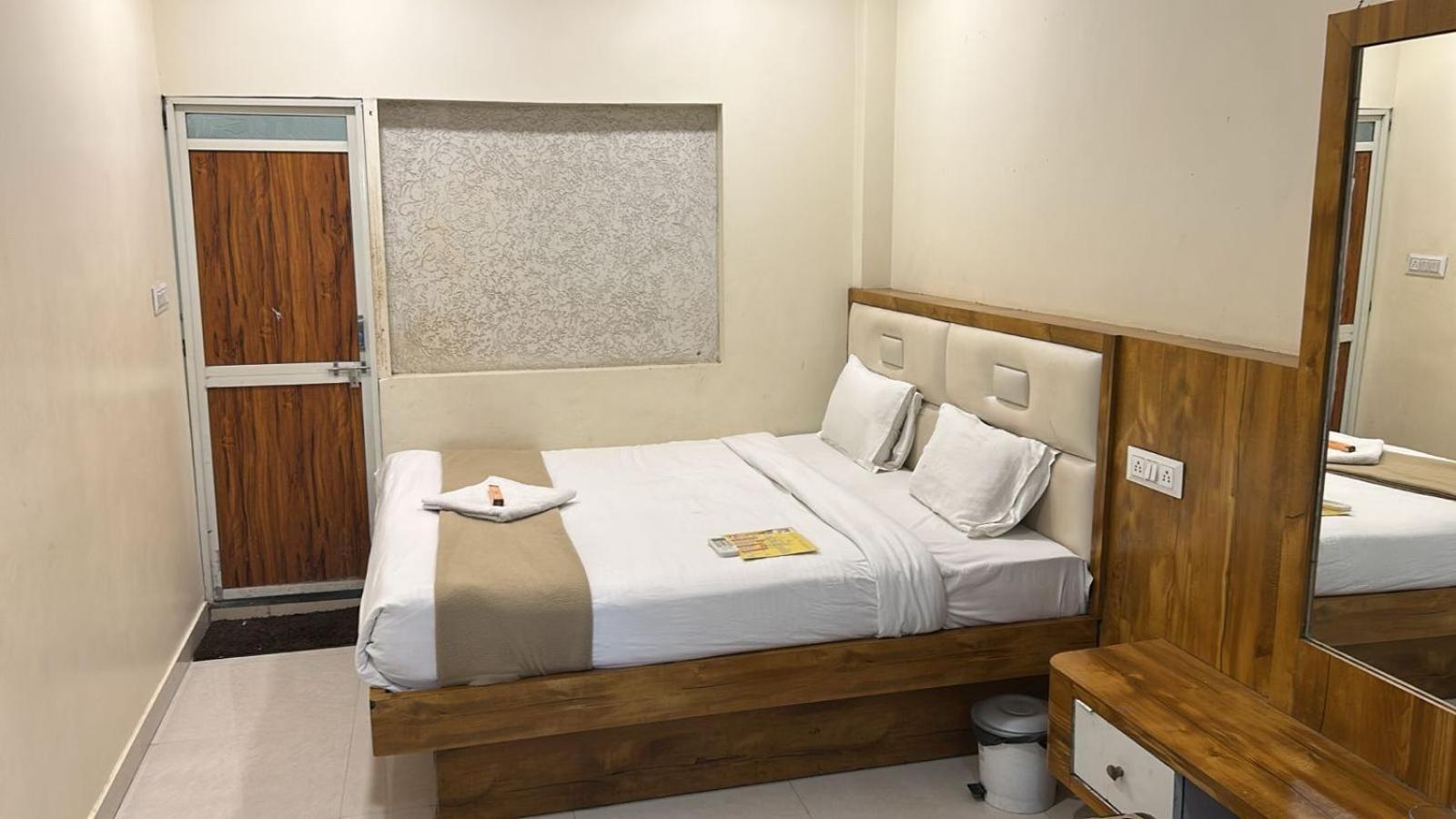 Hotel Empire Ujjain Dış mekan fotoğraf