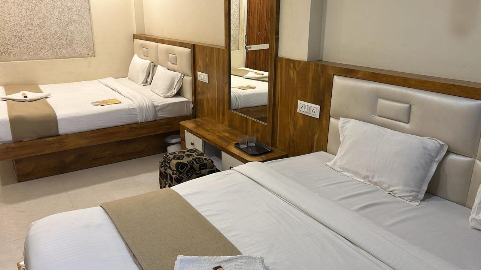 Hotel Empire Ujjain Dış mekan fotoğraf