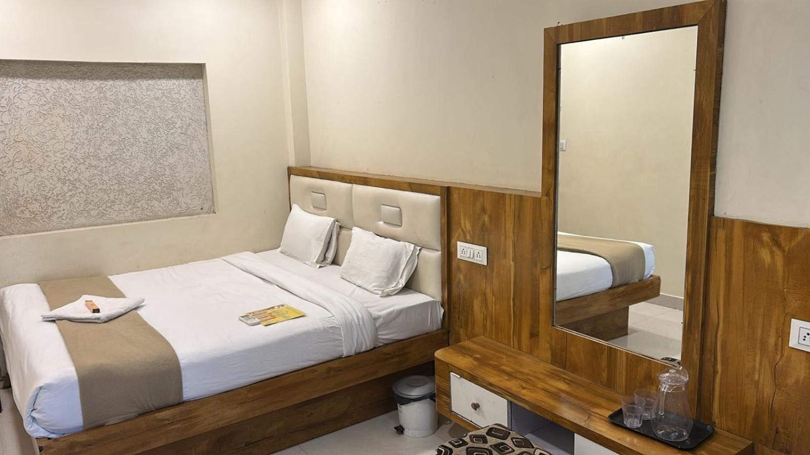 Hotel Empire Ujjain Dış mekan fotoğraf